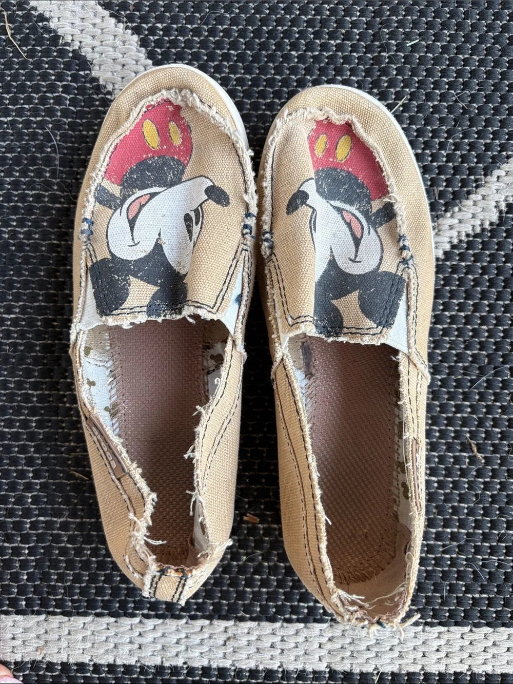 CROCS Disney Melbourne Mickey Mouse Slip On Canvas Distressed Loafers woman’s 5